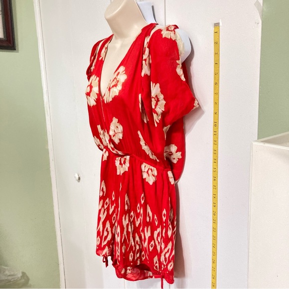 BAND Of GYPIES Floral Red Beige White  Romper Cold Shoulder Shorts Medium - Picture 11 of 15